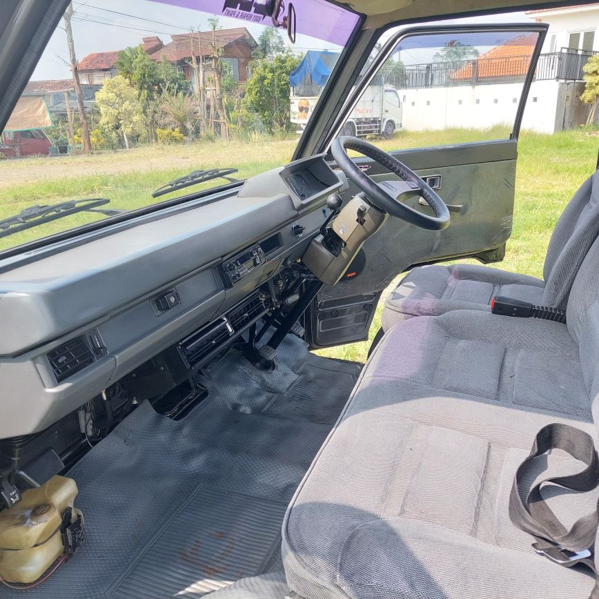 2004 Mitsubishi L300 2004 Mitsubishi L300