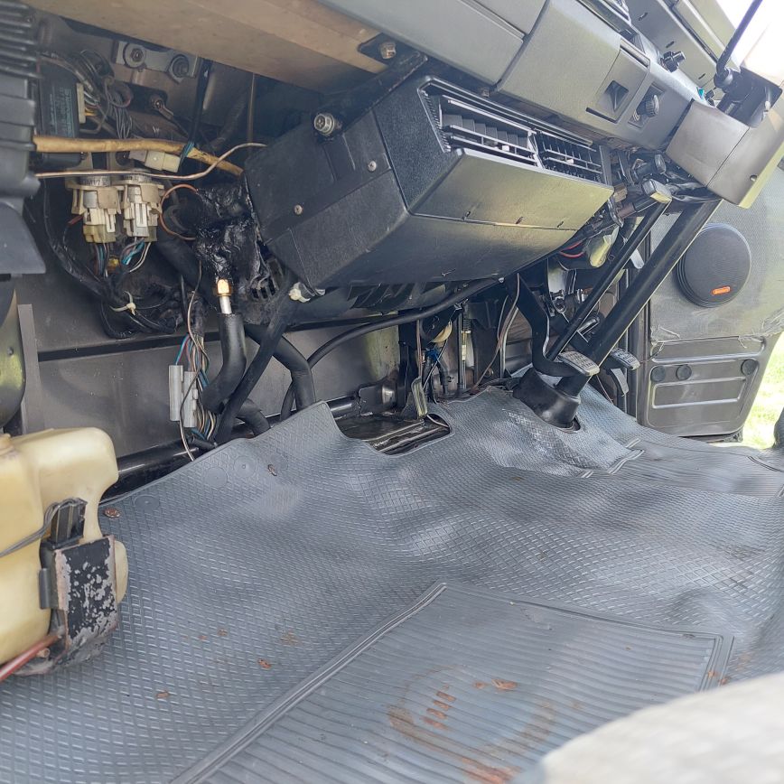 2004 Mitsubishi L300 2004 Mitsubishi L300