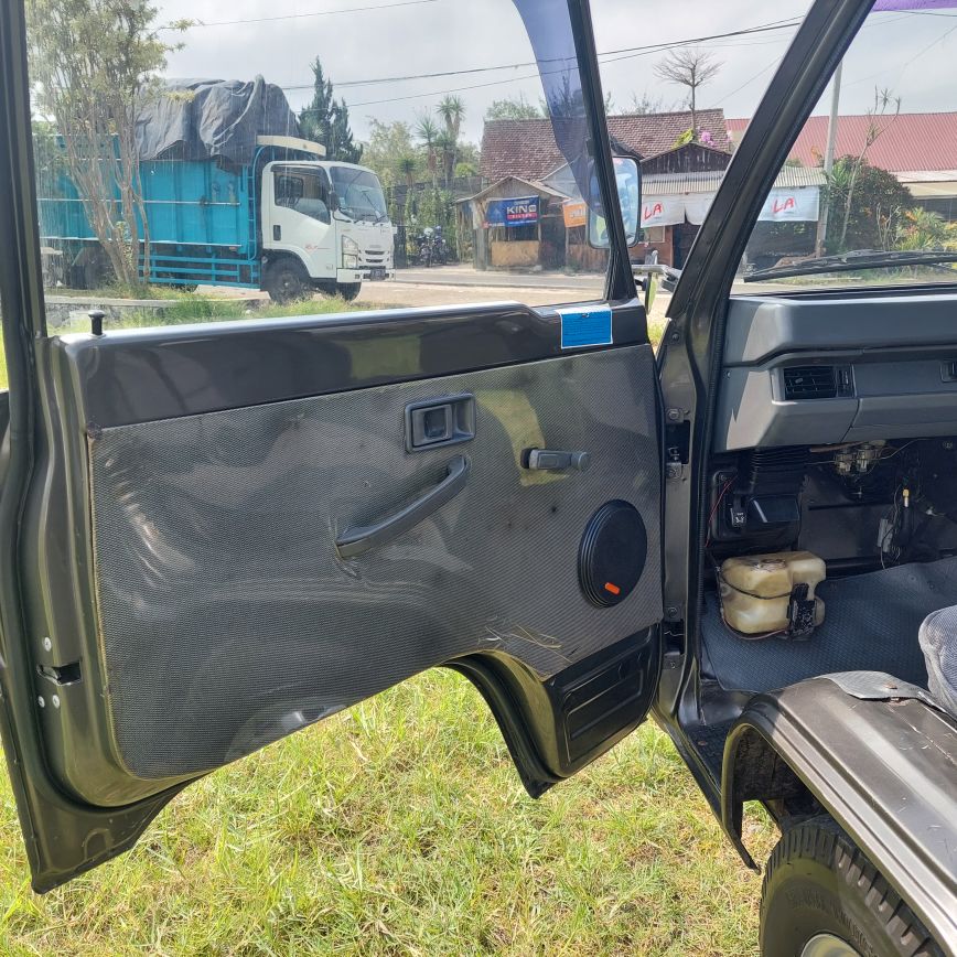 2004 Mitsubishi L300 2004 Mitsubishi L300