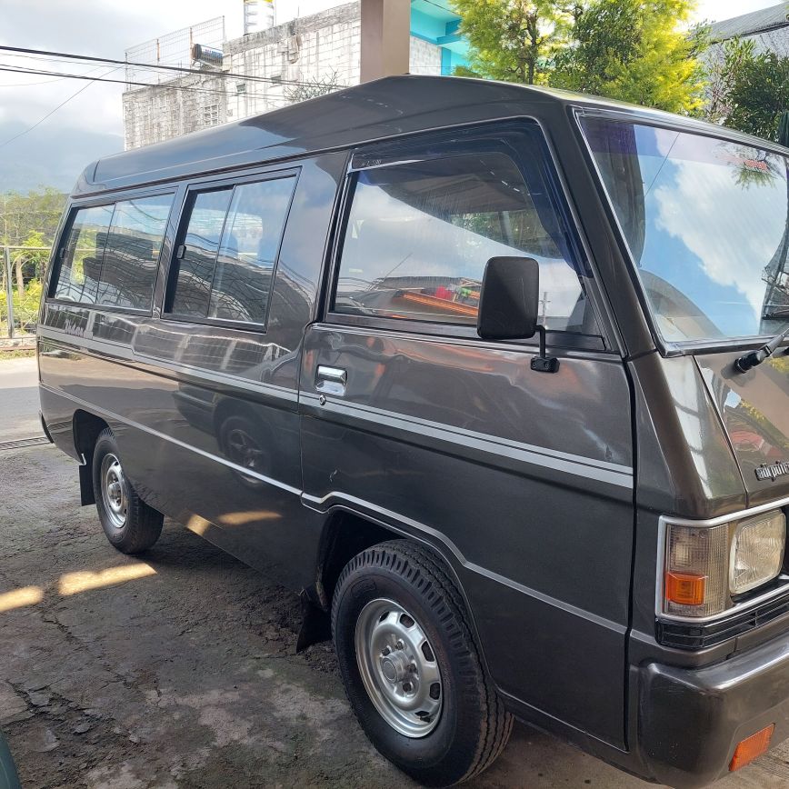 2004 Mitsubishi L300 2004 Mitsubishi L300