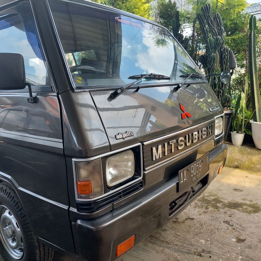 2004 Mitsubishi L300 2004 Mitsubishi L300