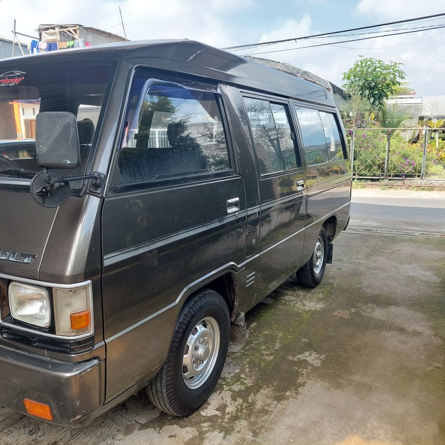 2004 Mitsubishi L300 2004 Mitsubishi L300