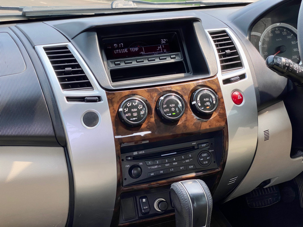 2011 Mitsubishi Pajero 2011 Mitsubishi Pajero