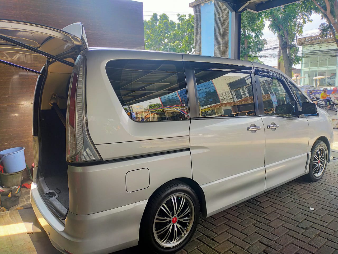 2014 Nissan Serena 2014 Nissan Serena