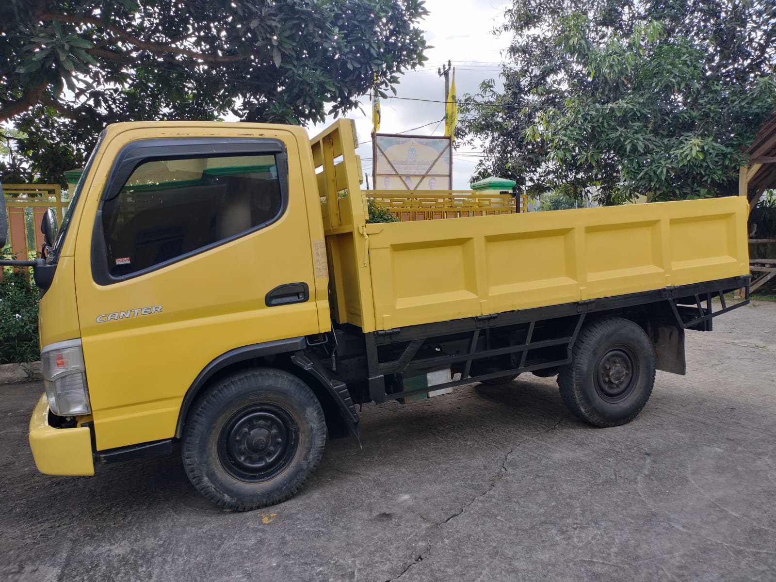 2013 Mitsubishi L300 2013 Mitsubishi L300