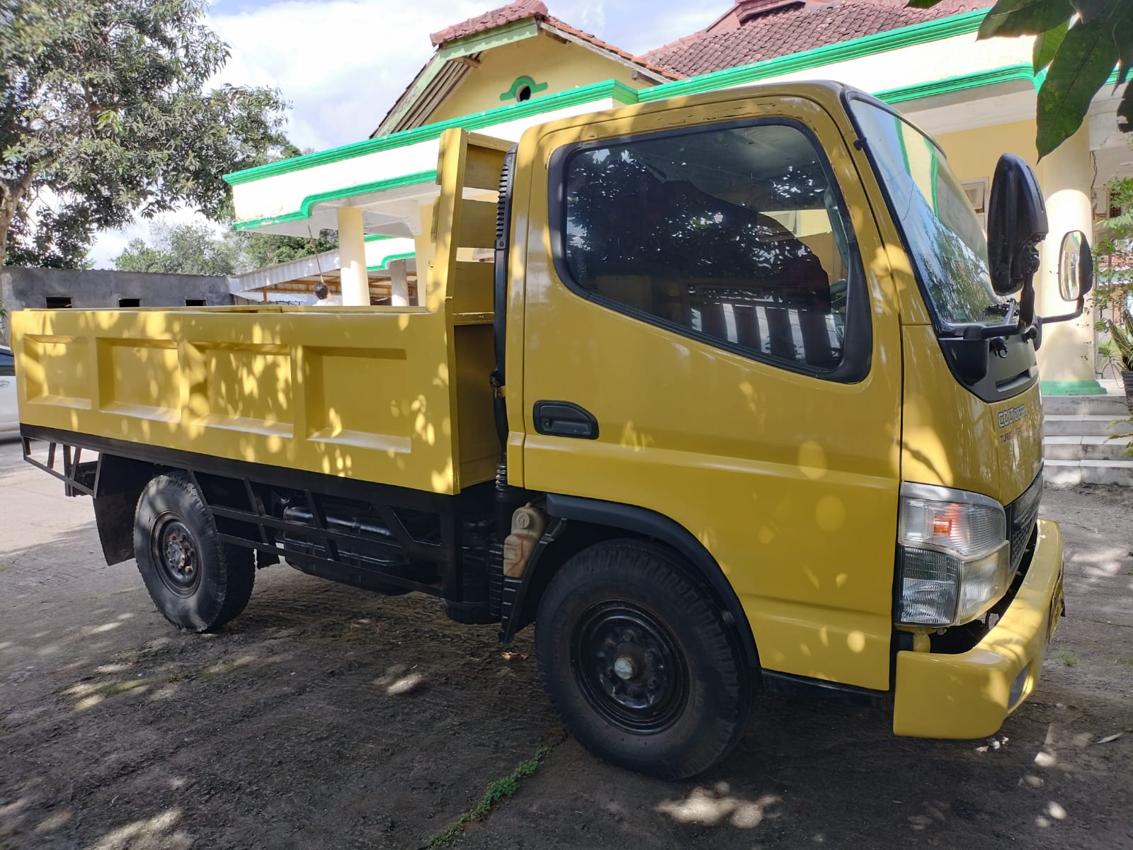 2013 Mitsubishi L300 2013 Mitsubishi L300