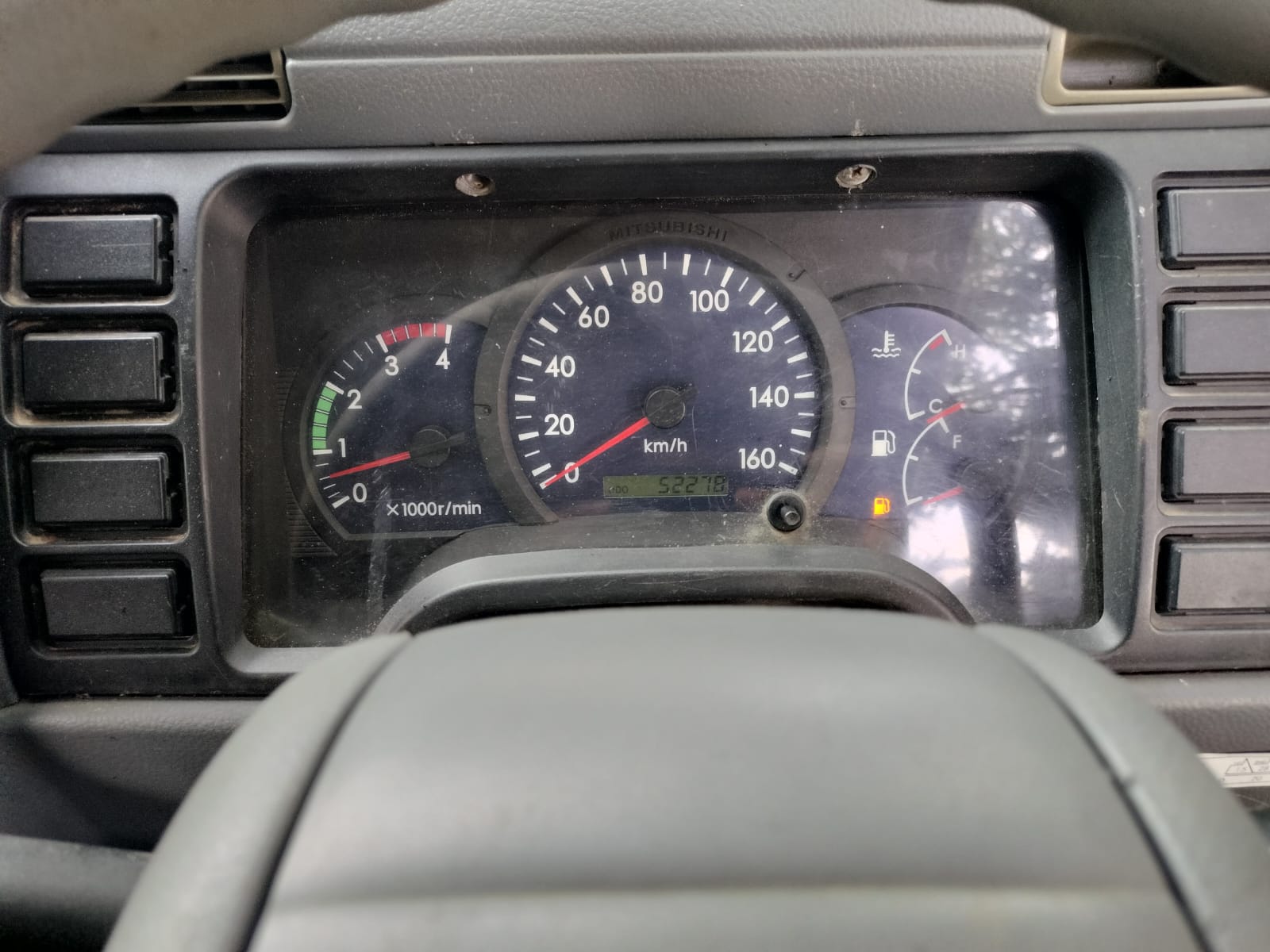 2013 Mitsubishi L300 2013 Mitsubishi L300