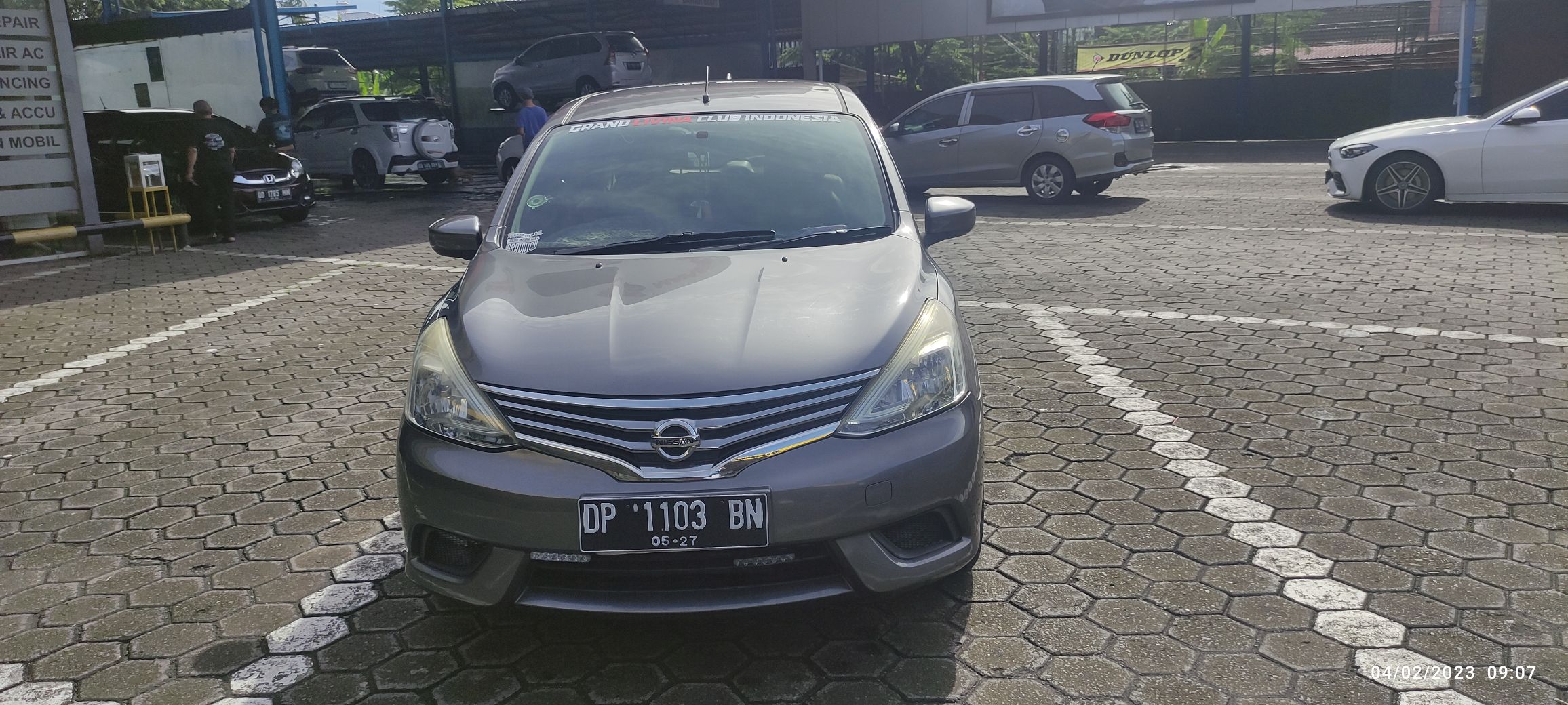 Second Hand 2017 Nissan Grand Livina Second Hand 2017 Nissan Grand Livina