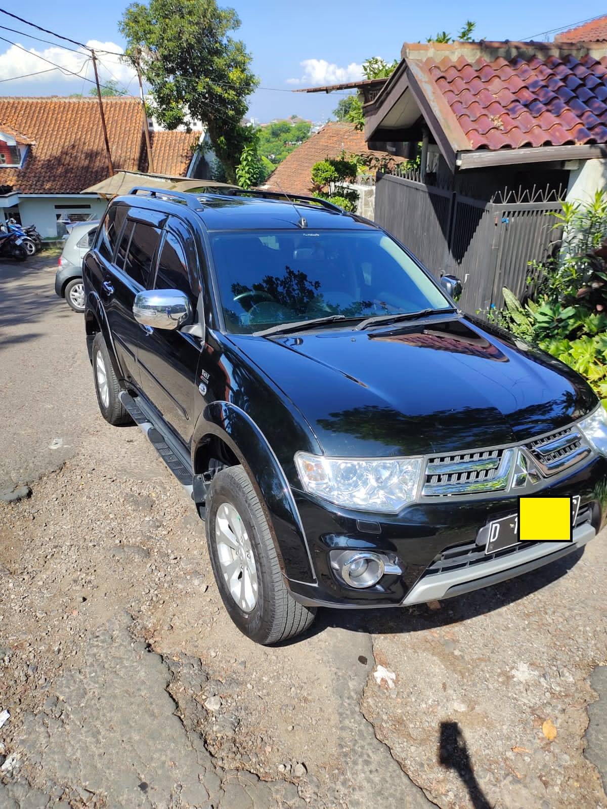 2015 Mitsubishi Pajero Sport  SPORT DAKAR HI POWER 4X4 2.5 AT Bekas 2015 Mitsubishi Pajero Sport  SPORT DAKAR HI POWER 4X4 2.5 AT Bekas