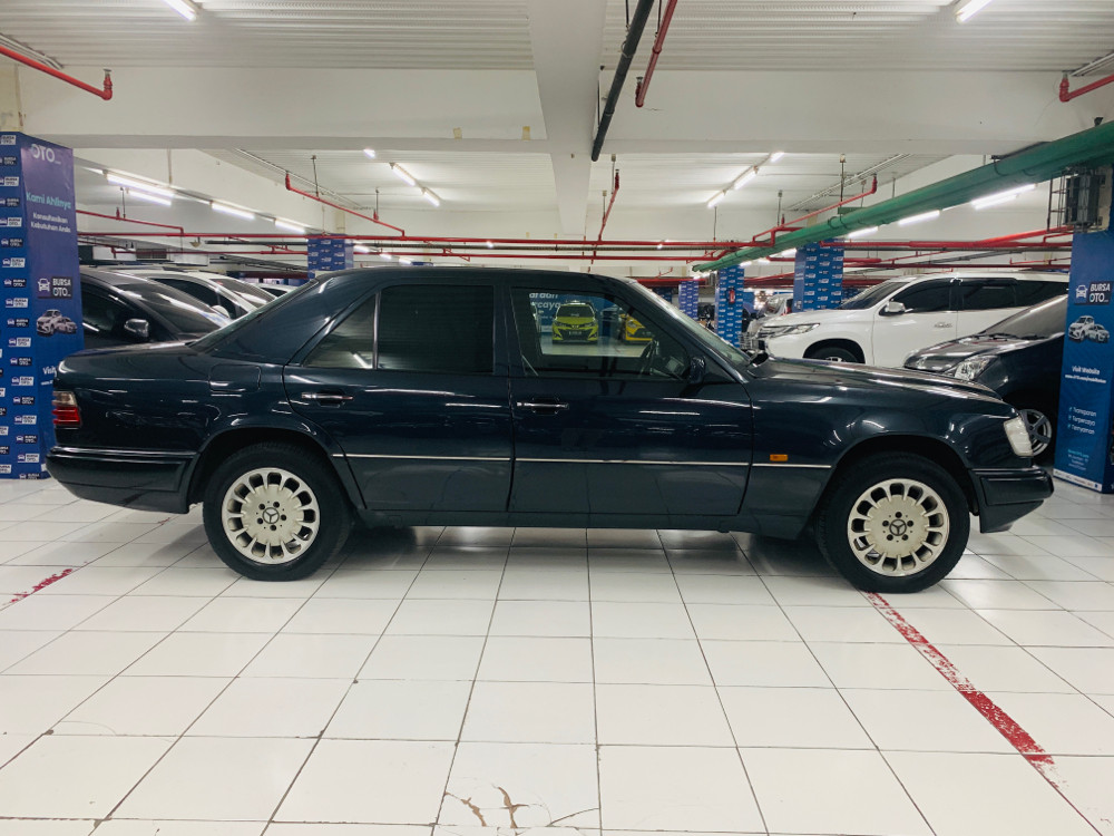 1995 Mercedes Benz E-Class 1995 Mercedes Benz E-Class