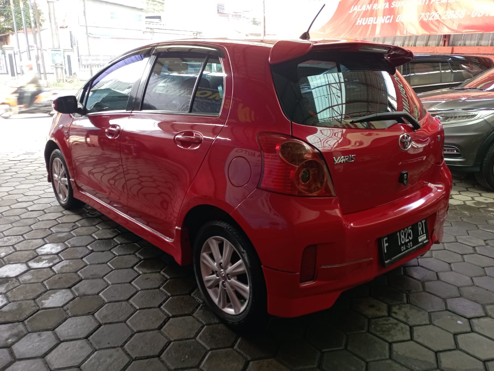 Dijual 2013 Toyota Yaris E 1.5L AT E 1.5L AT Bekas