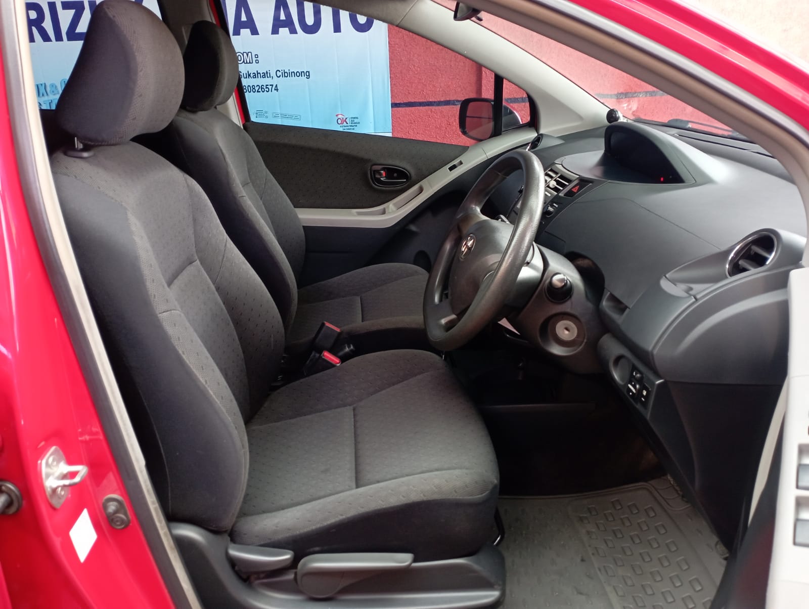 2013 Toyota Yaris 2013 Toyota Yaris