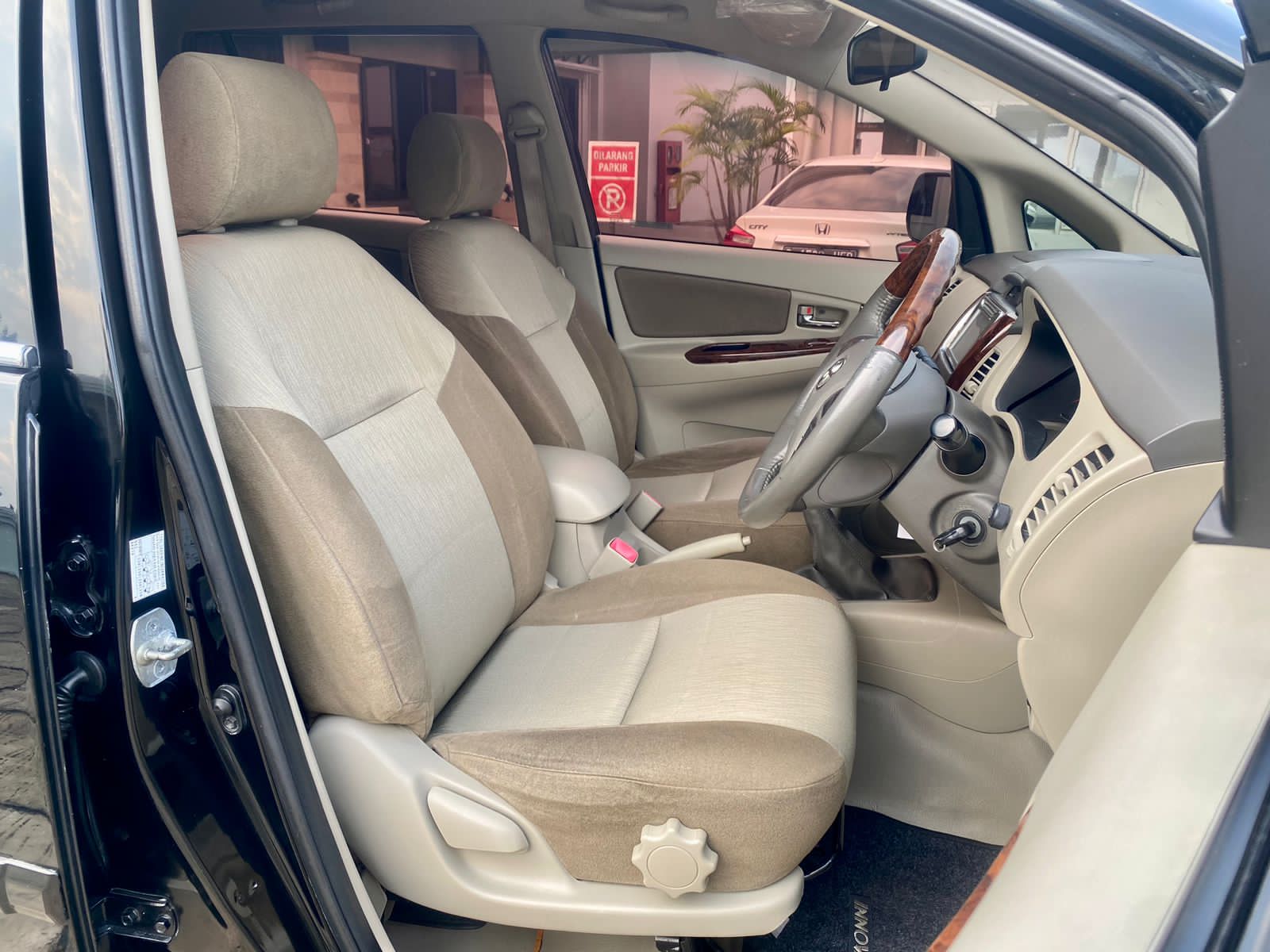 2015 Toyota Kijang Innova 2015 Toyota Kijang Innova
