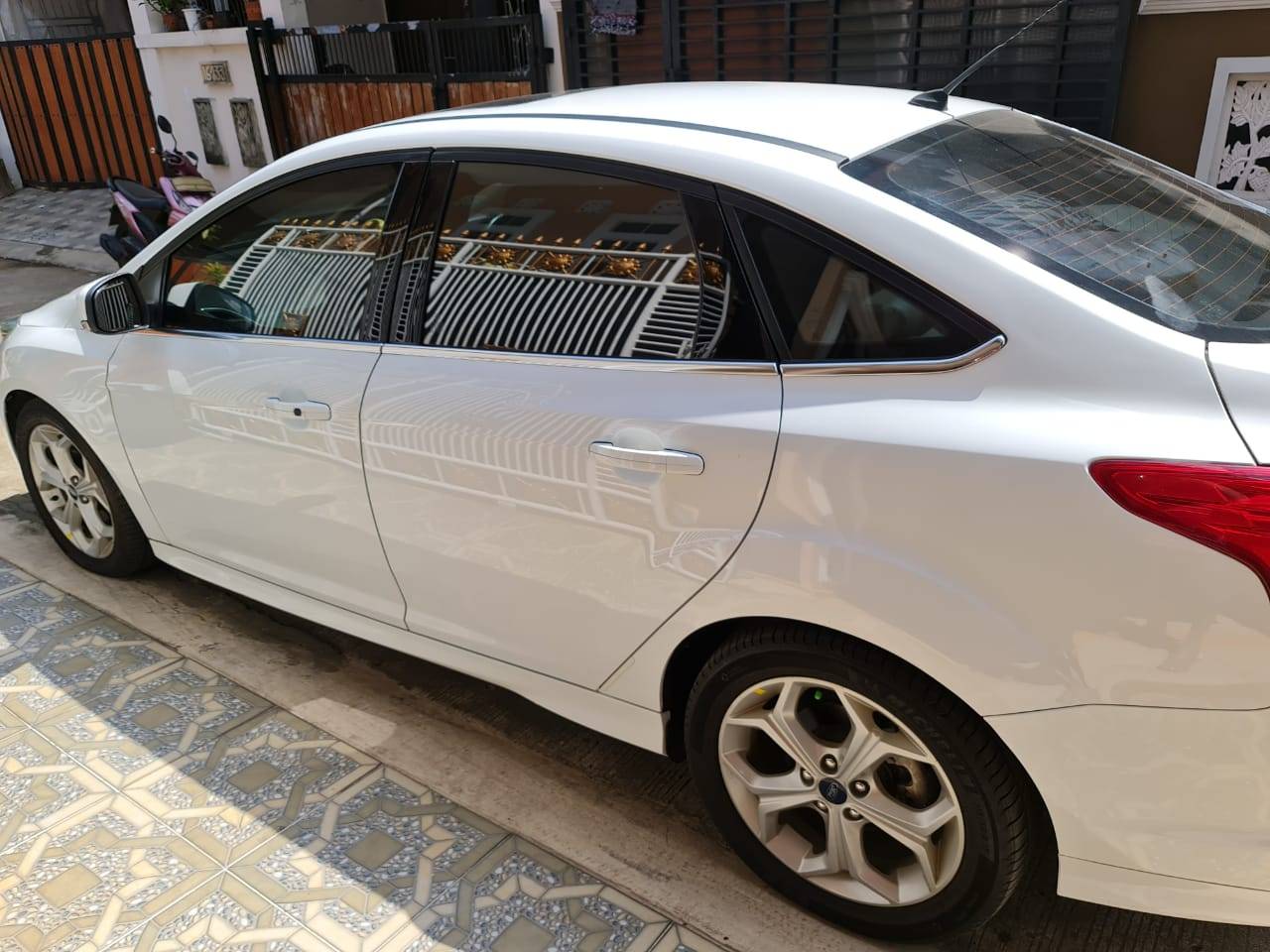 2014 Ford Focus Sedan Titanium 2.0L AT 2014 Ford Focus Sedan Titanium 2.0L AT