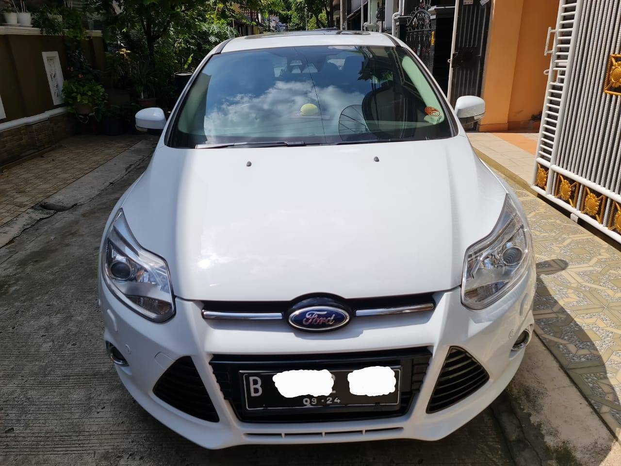 2014 Ford Focus Sedan Titanium 2.0L AT 2014 Ford Focus Sedan Titanium 2.0L AT