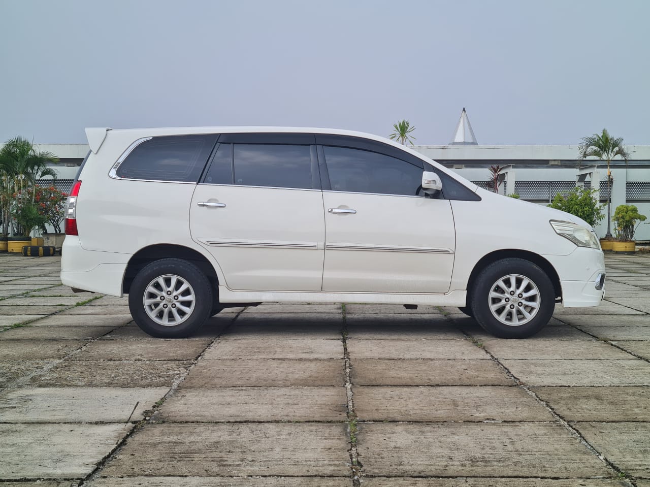 2013 Toyota Kijang  2013 Toyota Kijang