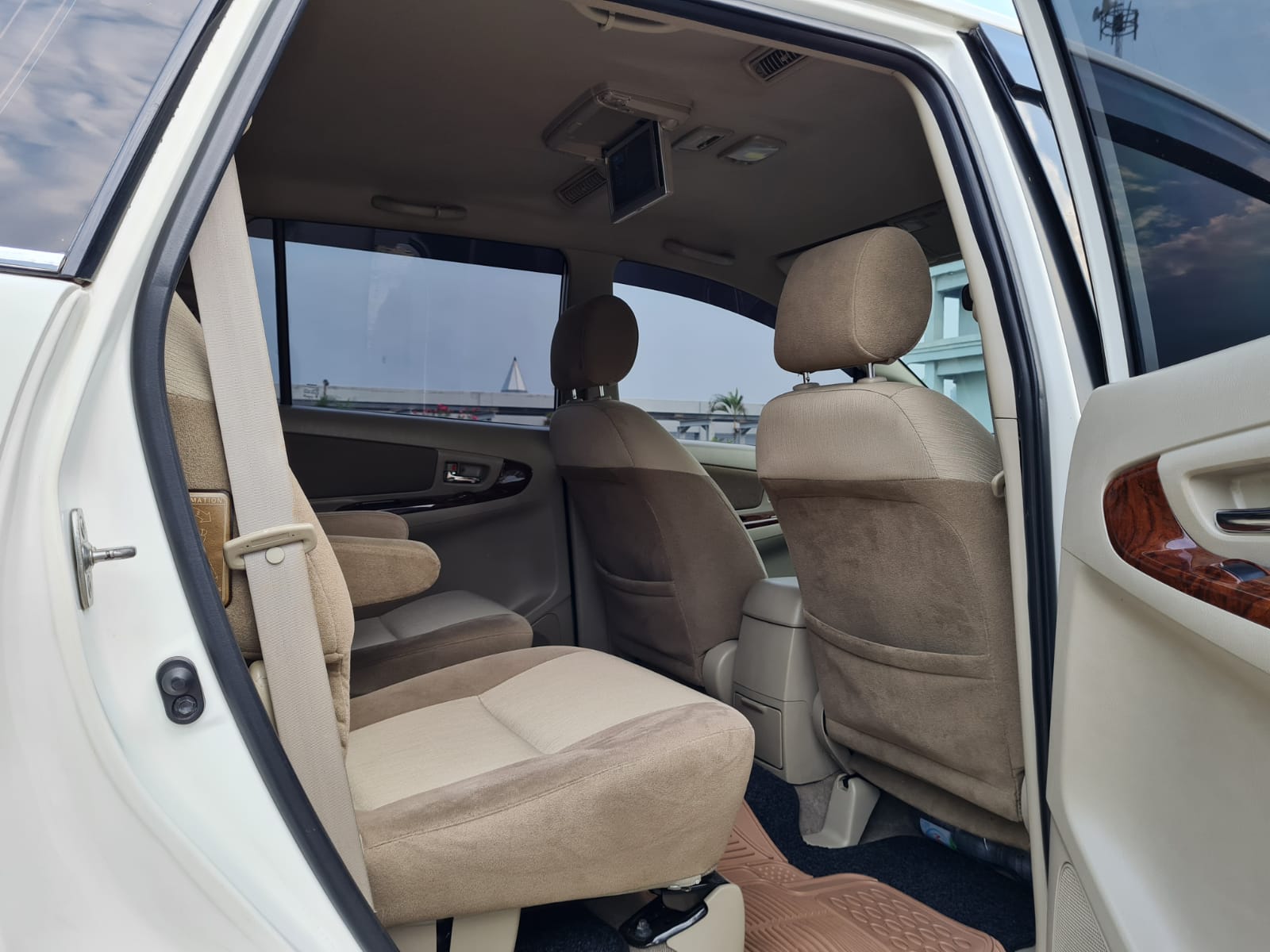 2013 Toyota Kijang  2013 Toyota Kijang