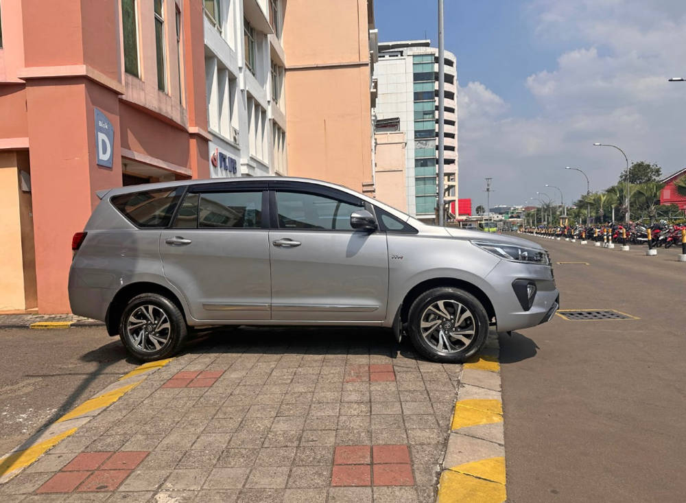Old 2021 Toyota Kijang Innova 2.0 V AT 2.0 V AT