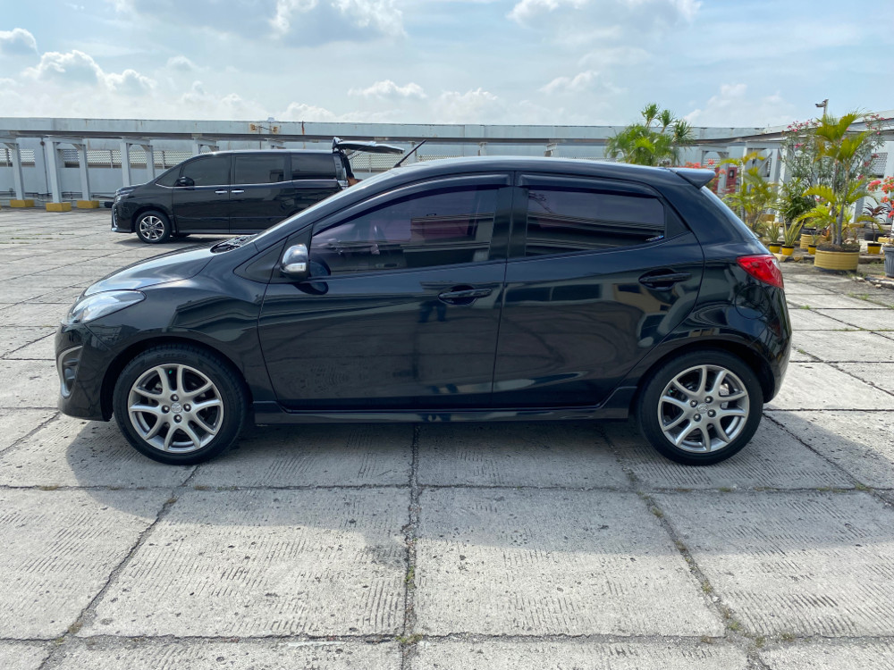2014 Mazda 2 Hatchback 2014 Mazda 2 Hatchback