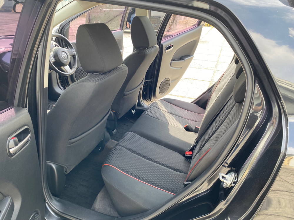 2014 Mazda 2 Hatchback 2014 Mazda 2 Hatchback