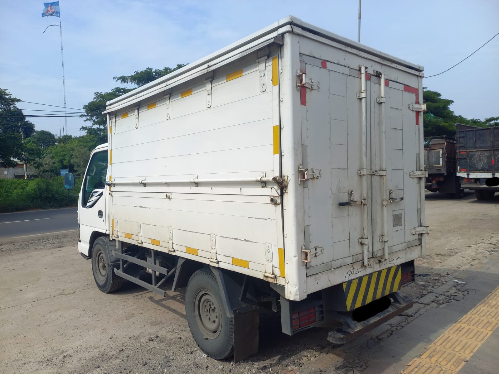 2012 Isuzu Traga 2012 Isuzu Traga