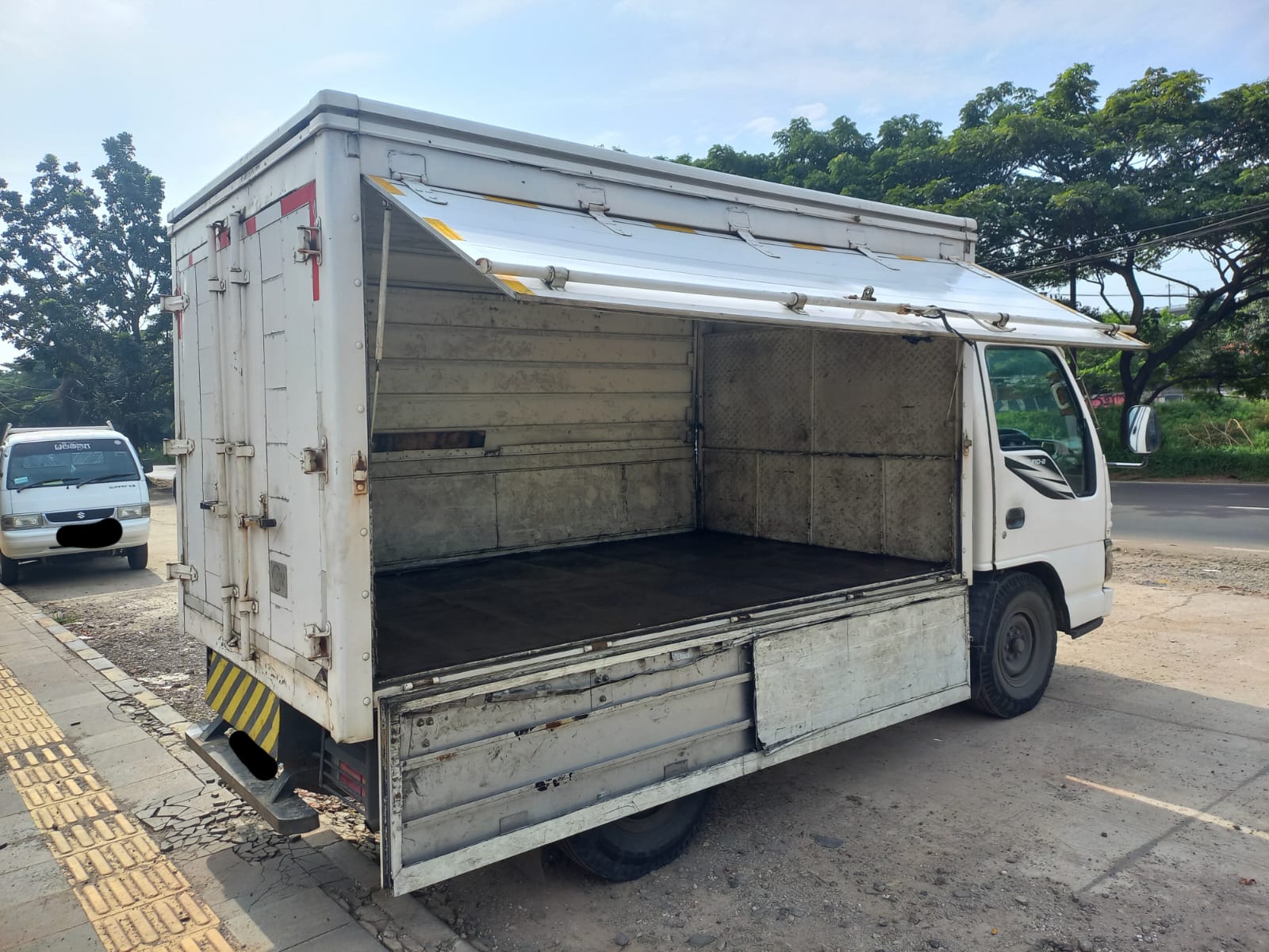 2012 Isuzu Traga 2012 Isuzu Traga