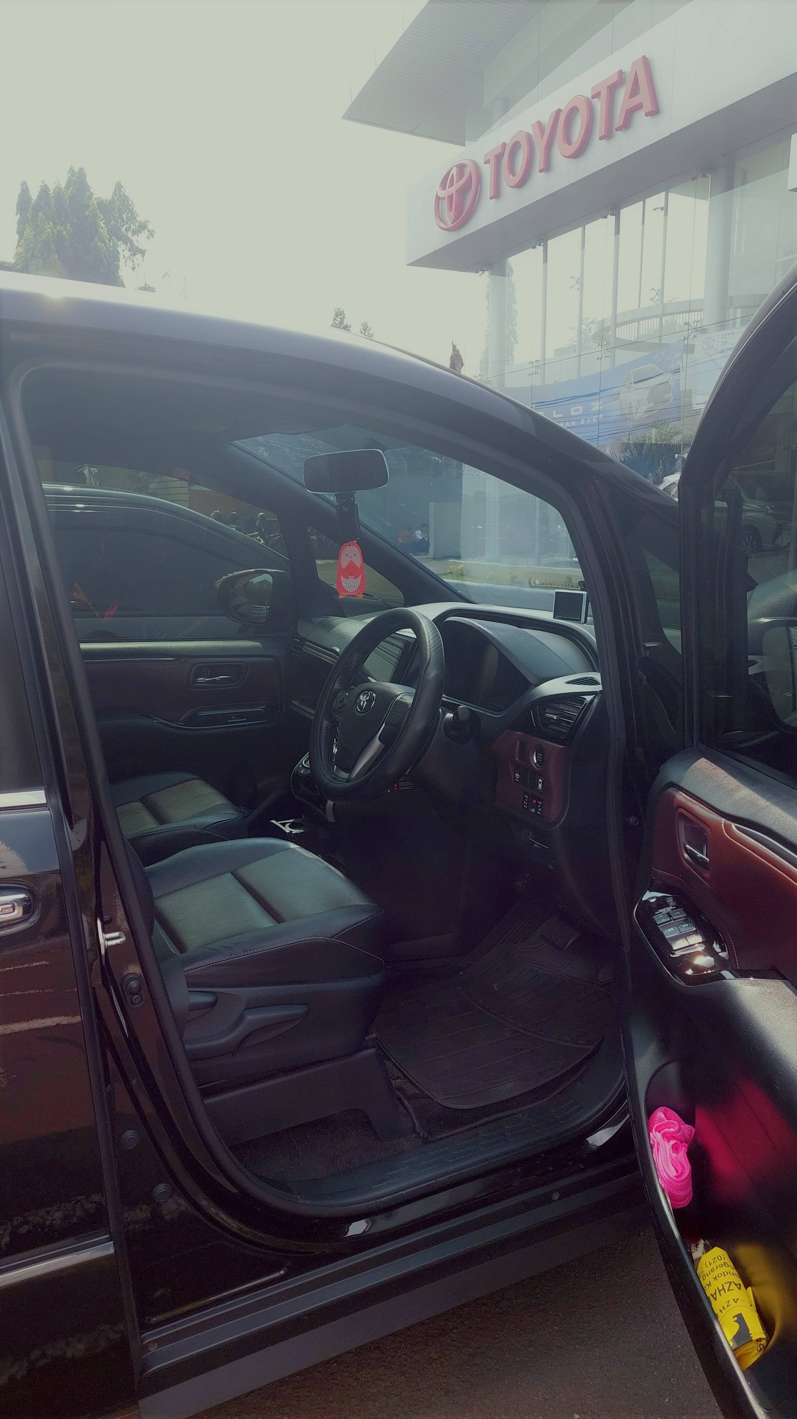 2018 Toyota Voxy 2.0 CVT 2018 Toyota Voxy 2.0 CVT