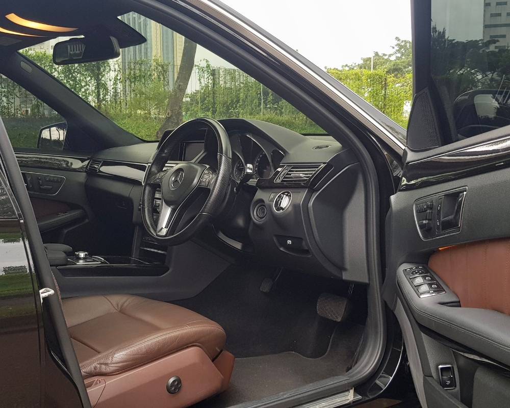 2013 Mercedes Benz E-Class  E 250 AT CBU AMG LINE E 250 AT CBU AMG LINE tua