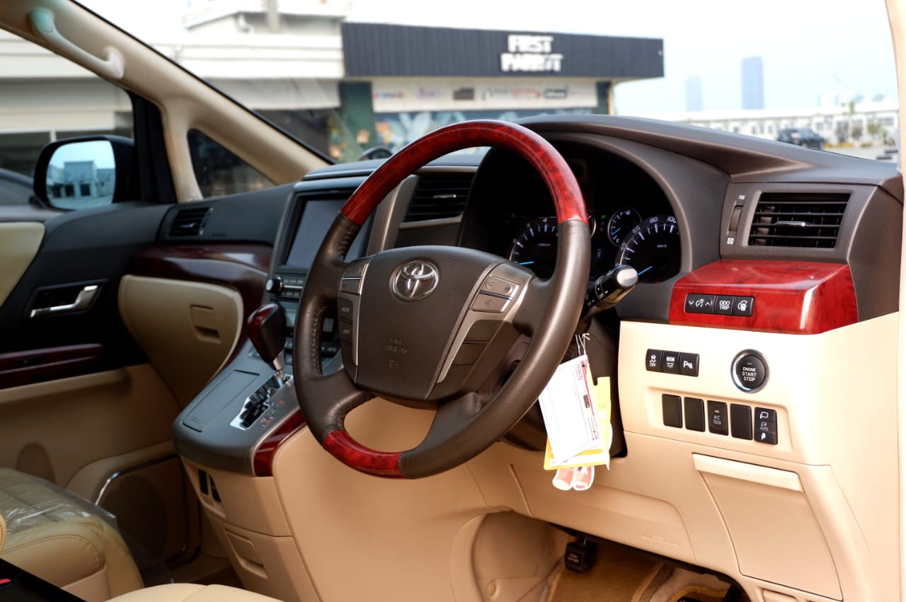2011 Toyota Alphard 2011 Toyota Alphard
