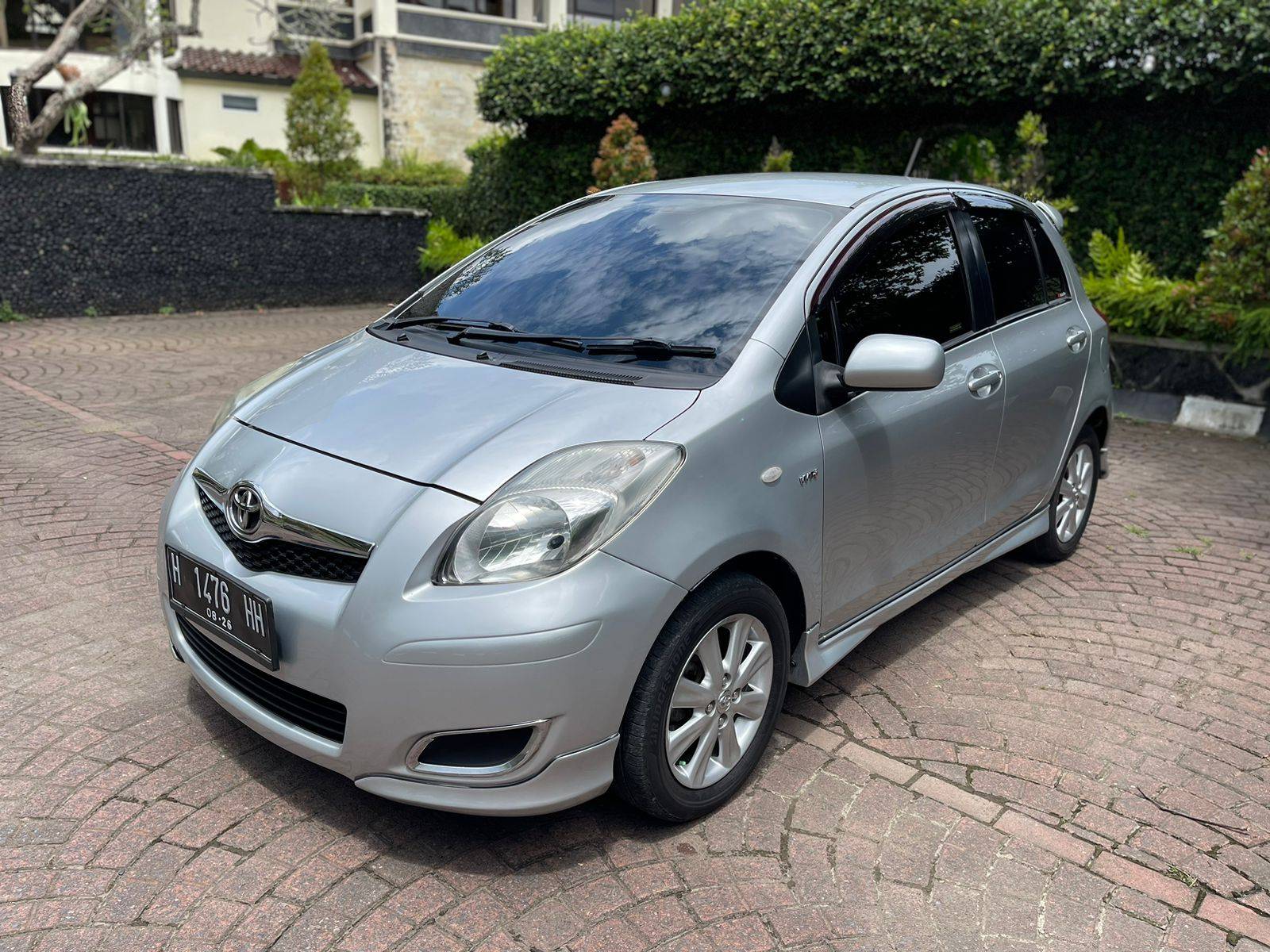 2012 Toyota Yaris  E AT E AT tua