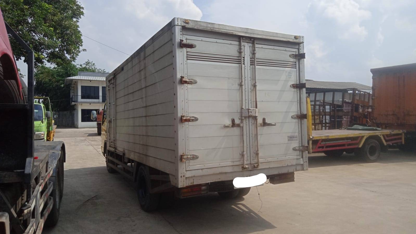 2013 Mitsubishi Colt L 300 SOLAR STD 2 5 BOX L 300 SOLAR STD 2 5 BOX tua