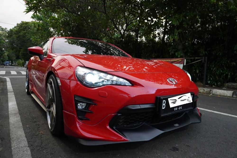 View - Sporty Splice | 2021 Toyota GR 86 and Subaru BRZ Reaction | Oto
