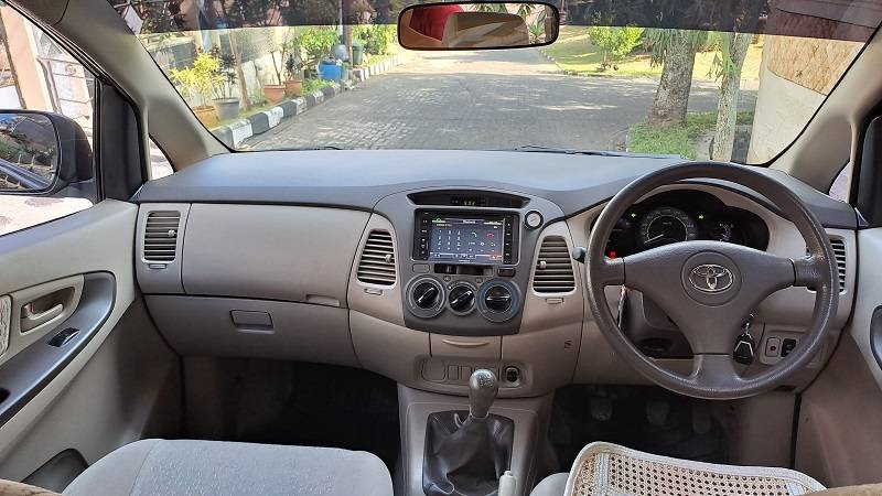 2010 Toyota Innova 2010 Toyota Innova