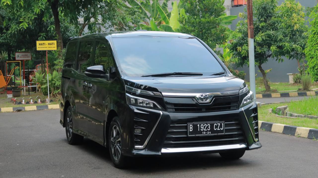 2019 Toyota Voxy 2.0L AT 2.0L AT tua
