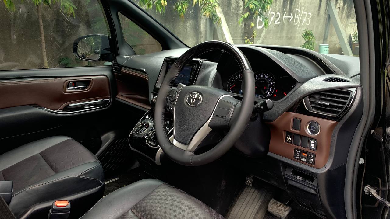 Dijual 2019 Toyota Voxy 2.0L AT 2.0L AT Bekas