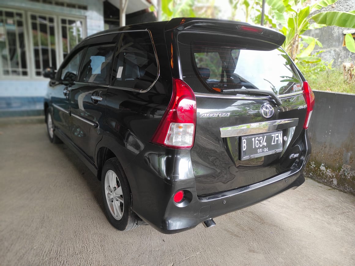 2014 Toyota Avanza Veloz  1.5 A/T 2014 Toyota Avanza Veloz  1.5 A/T