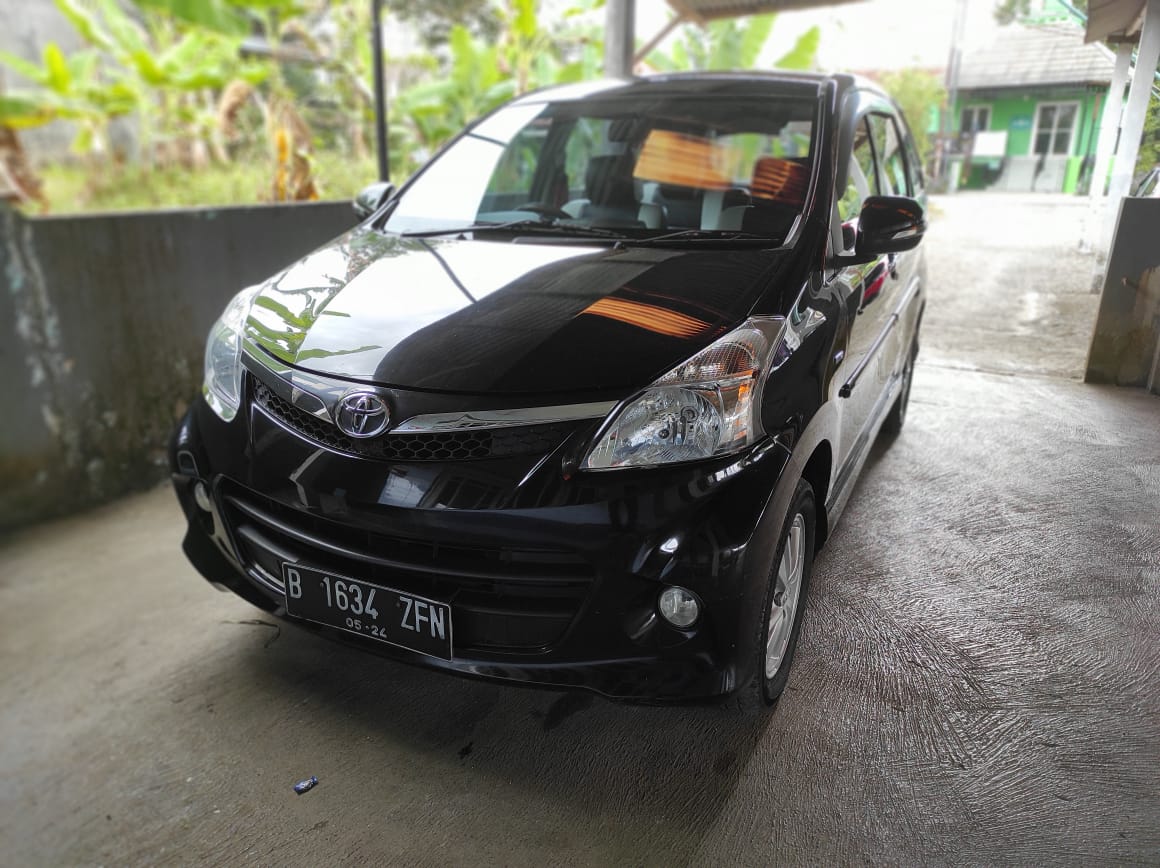 2014 Toyota Avanza Veloz  1.5 A/T 2014 Toyota Avanza Veloz  1.5 A/T