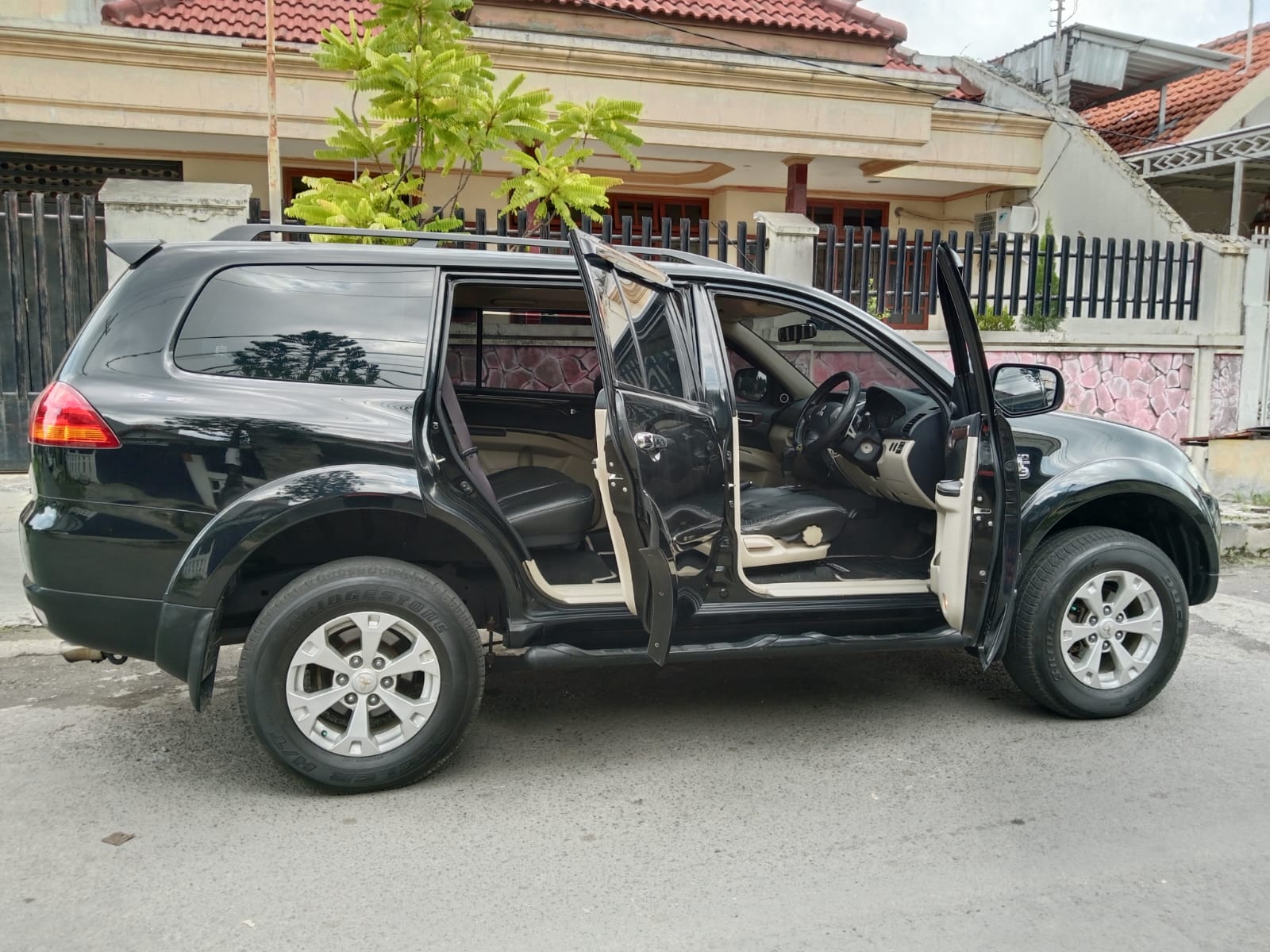 2012 Mitsubishi Pajero Sport  2012 Mitsubishi Pajero Sport