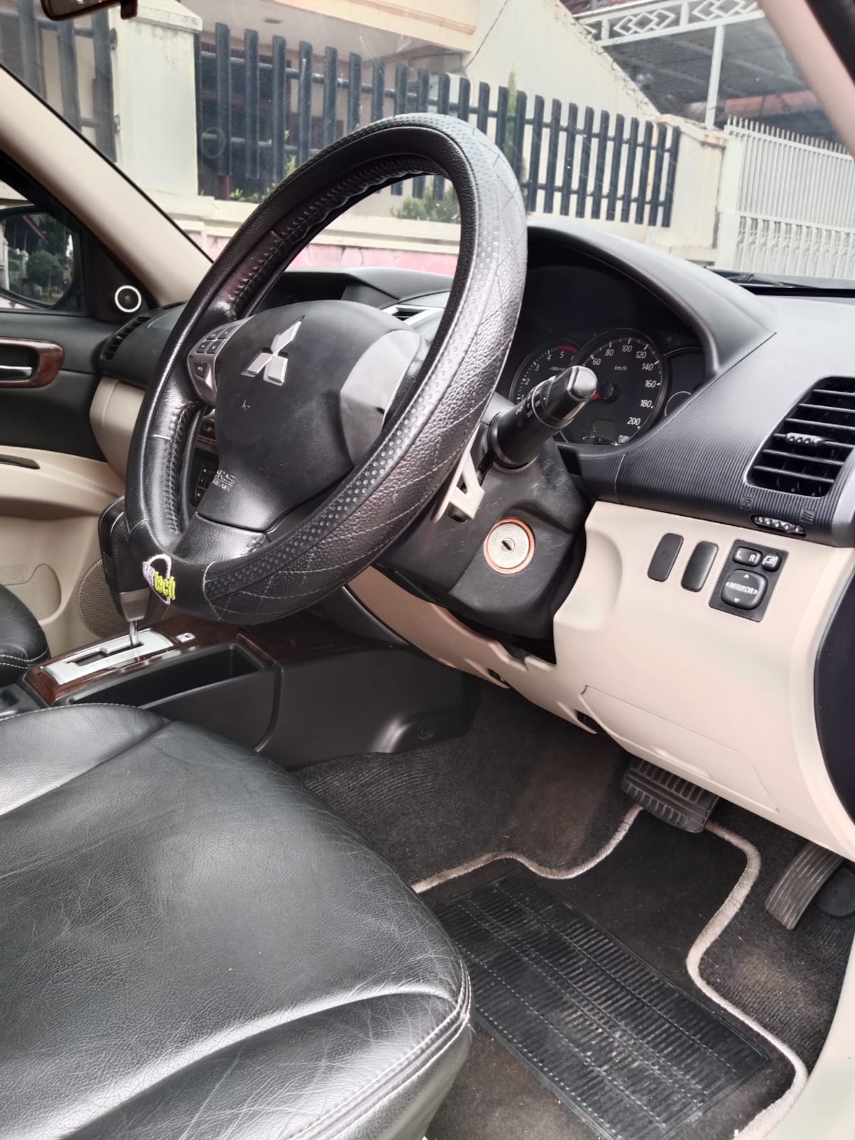 2012 Mitsubishi Pajero Sport  2012 Mitsubishi Pajero Sport