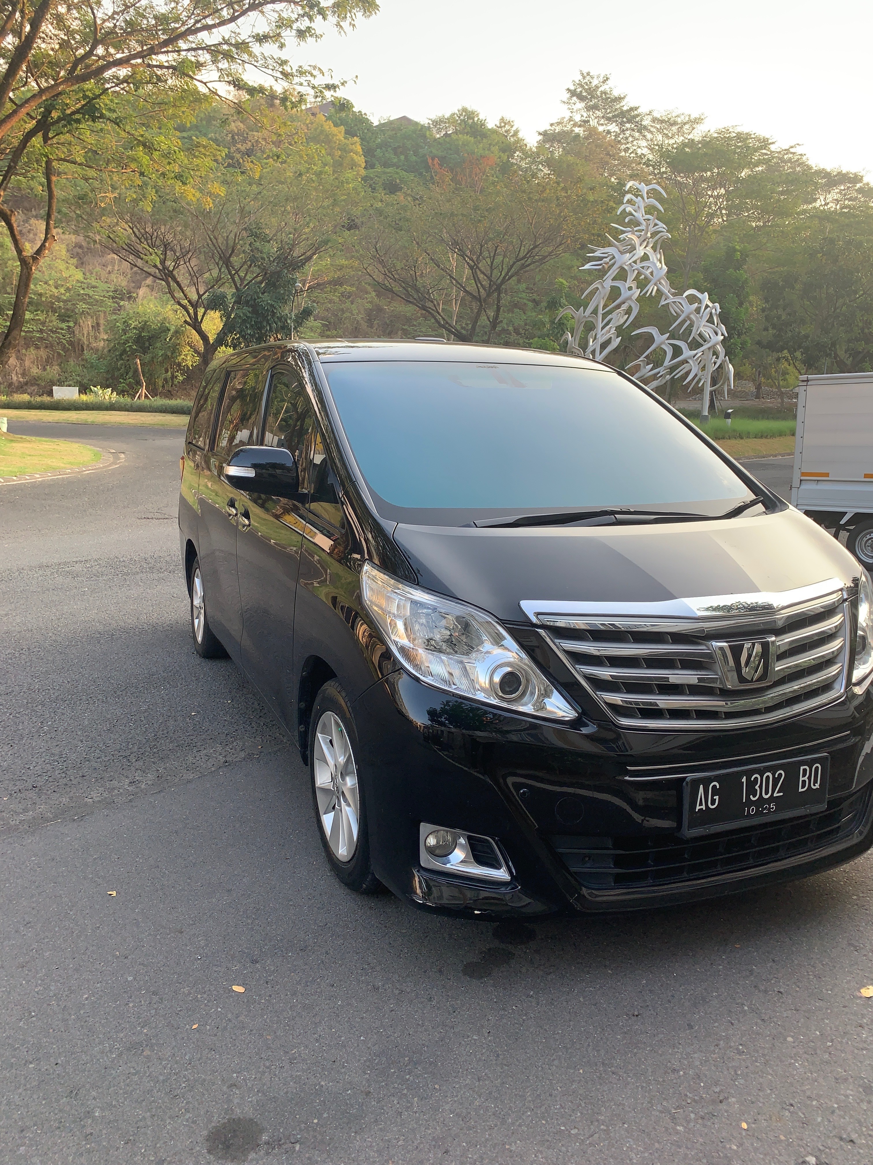 2013 Toyota Alphard  2.5 G A/T Bekas 2013 Toyota Alphard  2.5 G A/T Bekas