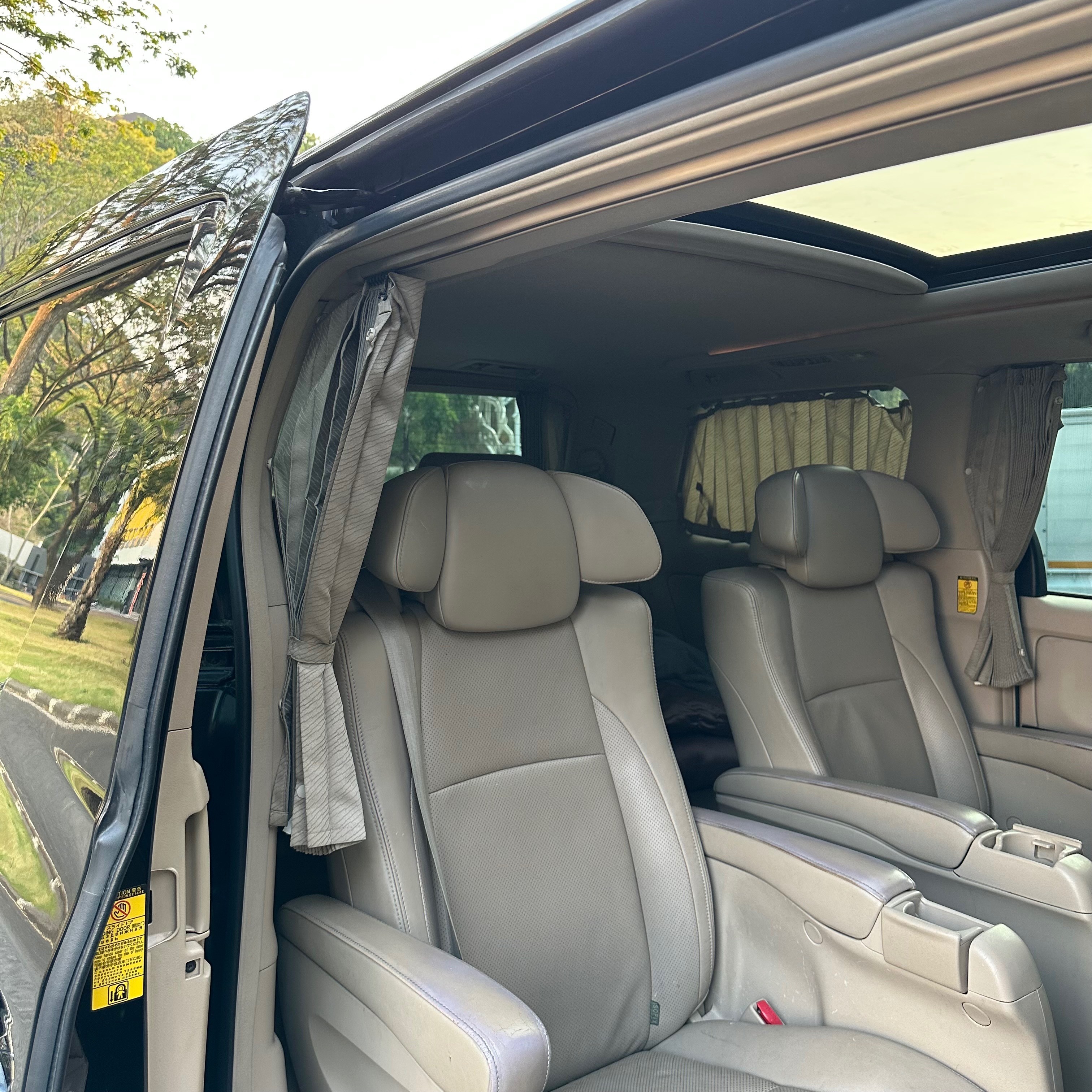 2013 Toyota Alphard  2.5 G A/T 2013 Toyota Alphard  2.5 G A/T