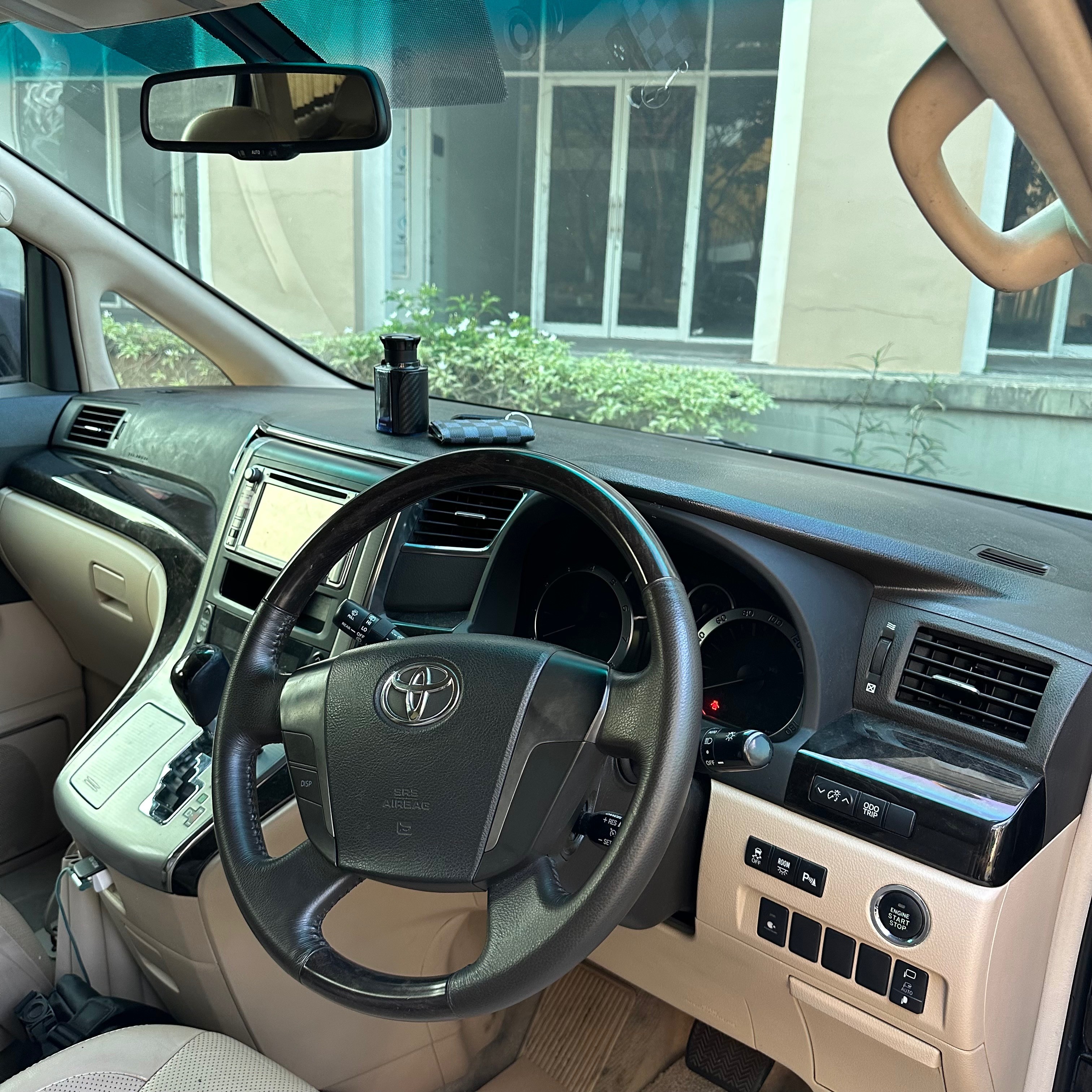 2013 Toyota Alphard  2.5 G A/T 2013 Toyota Alphard  2.5 G A/T