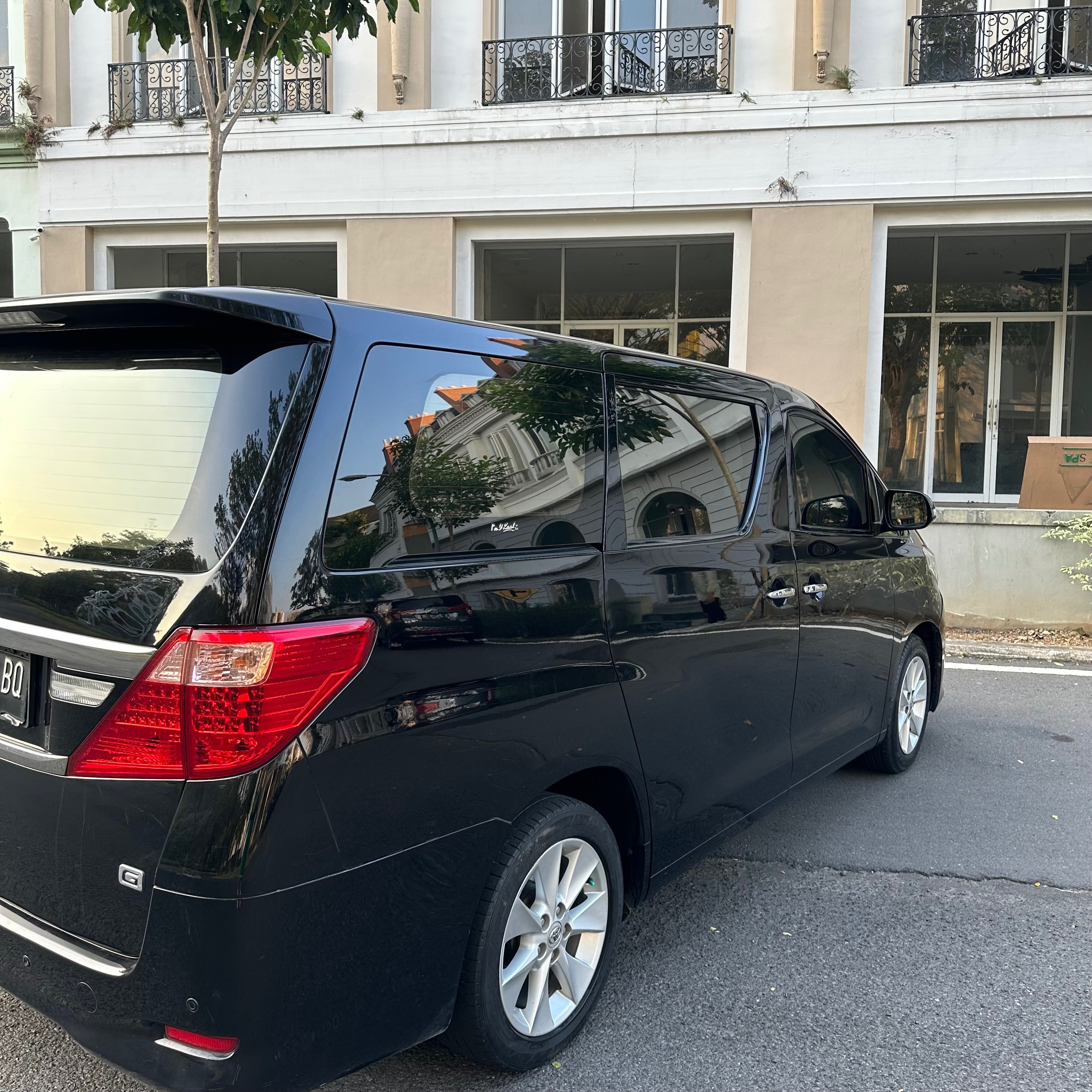 2013 Toyota Alphard  2.5 G A/T 2013 Toyota Alphard  2.5 G A/T