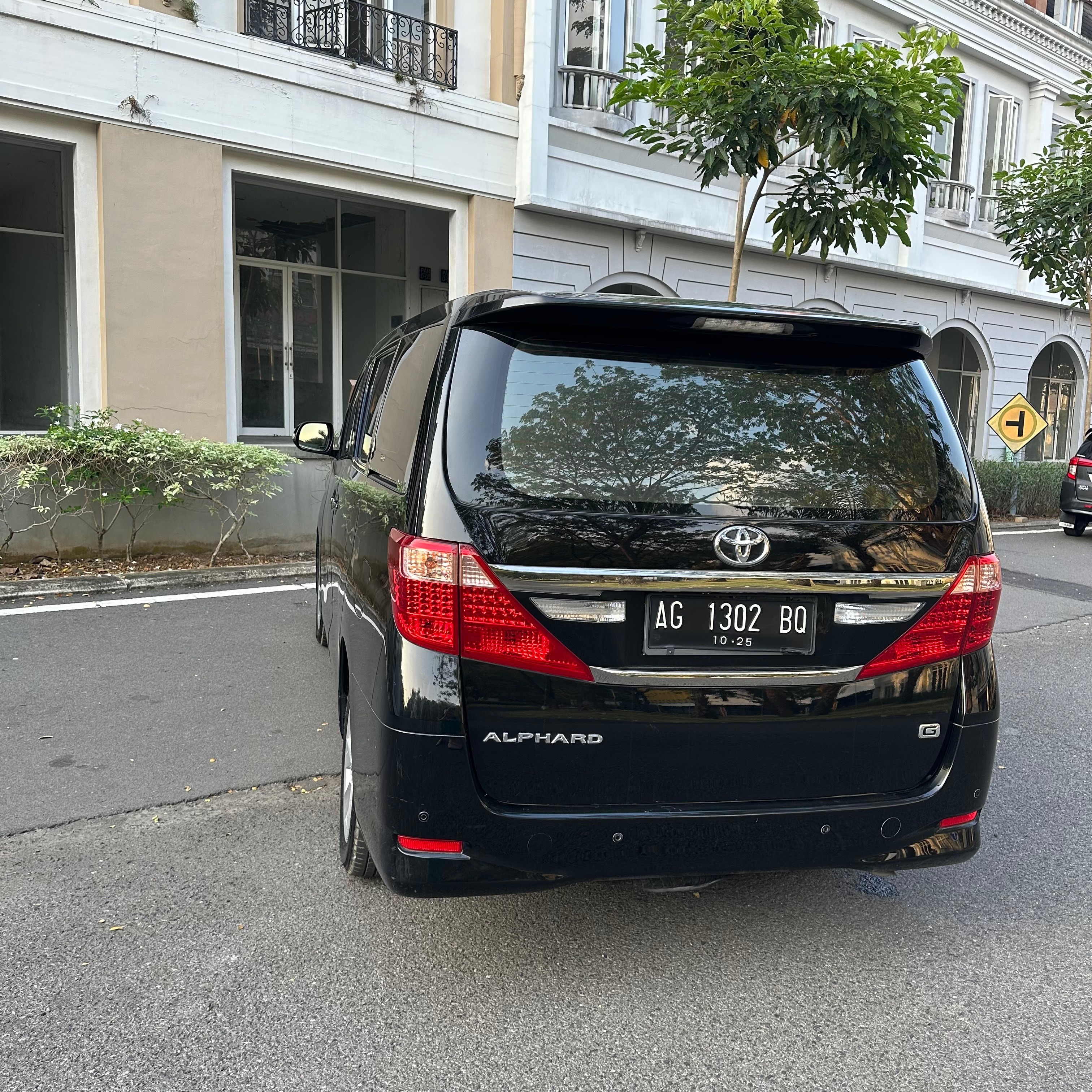 2013 Toyota Alphard  2.5 G A/T 2013 Toyota Alphard  2.5 G A/T