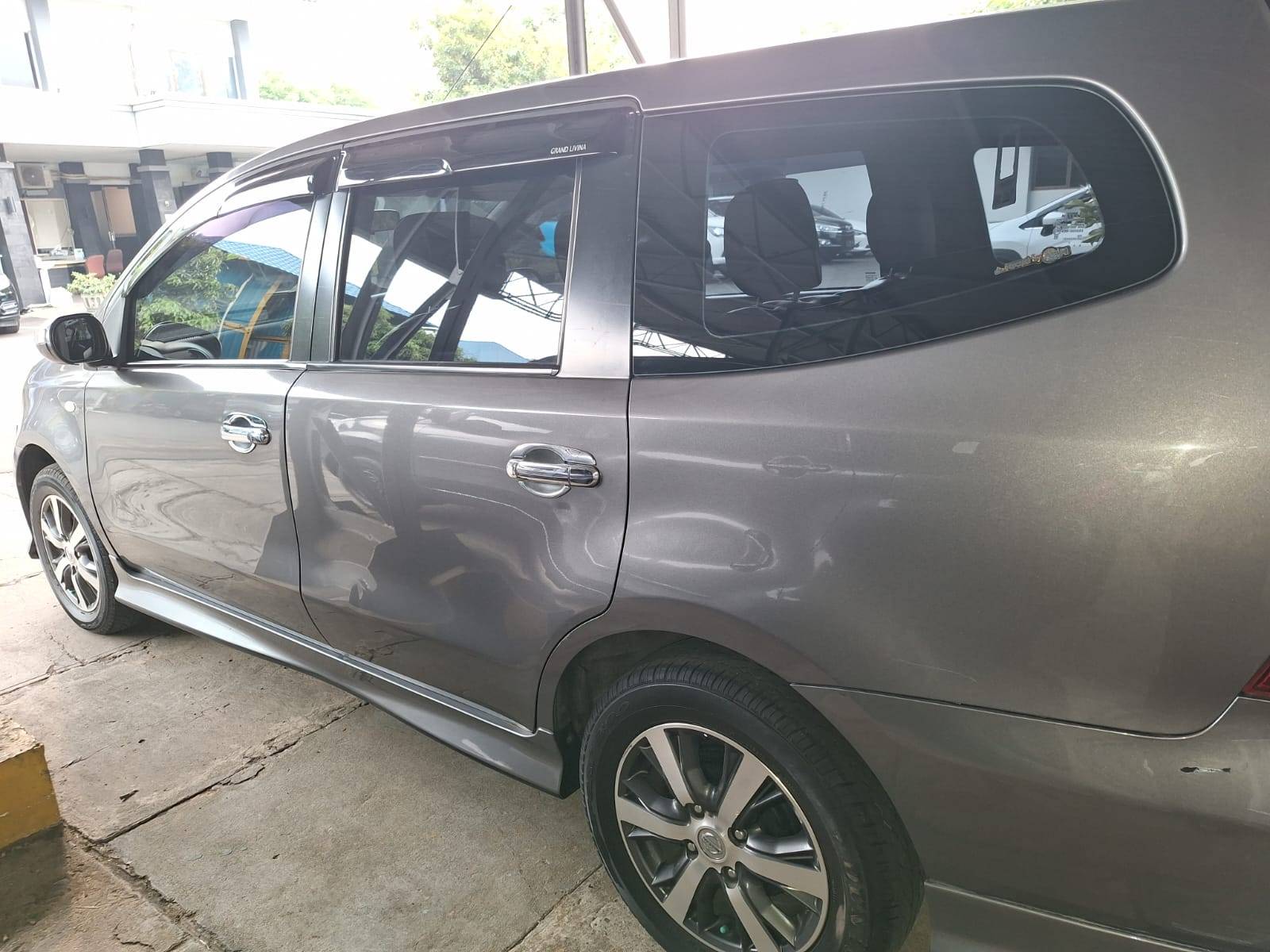 2012 Nissan Grand Livina  1.5 HWS AUTECH AT 2012 Nissan Grand Livina  1.5 HWS AUTECH AT