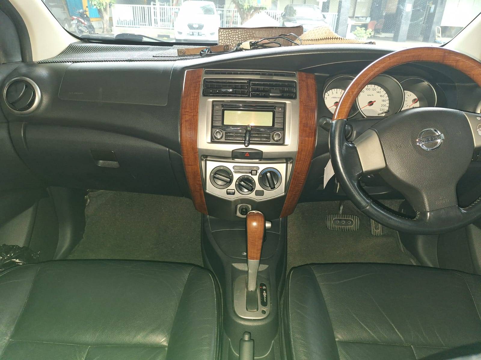 2012 Nissan Grand Livina  1.5 HWS AUTECH AT 2012 Nissan Grand Livina  1.5 HWS AUTECH AT