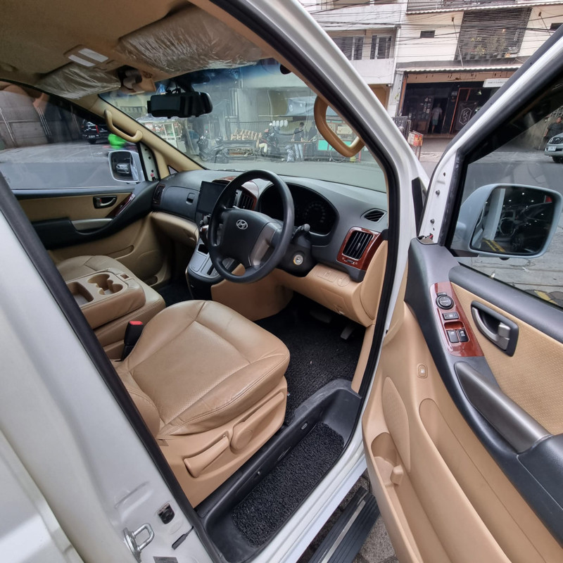 2013 Hyundai H1 2013 Hyundai H1