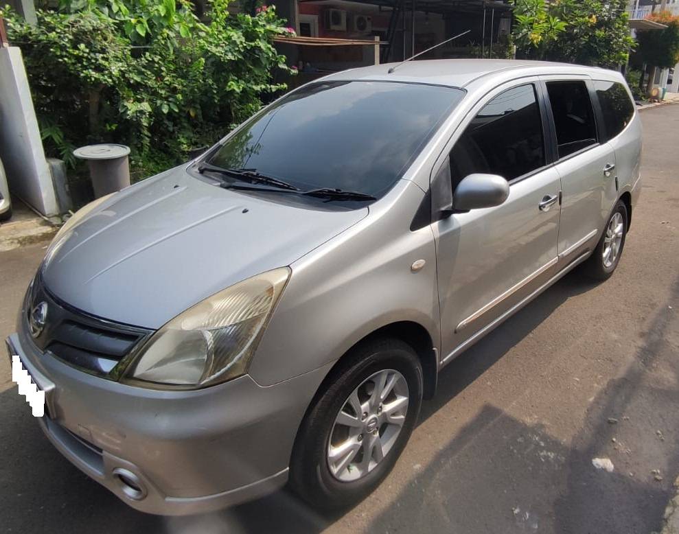 Second Hand 2011 Nissan Grand Livina Second Hand 2011 Nissan Grand Livina