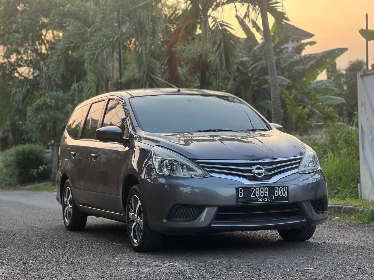 Second Hand 2017 Nissan Grand Livina Second Hand 2017 Nissan Grand Livina