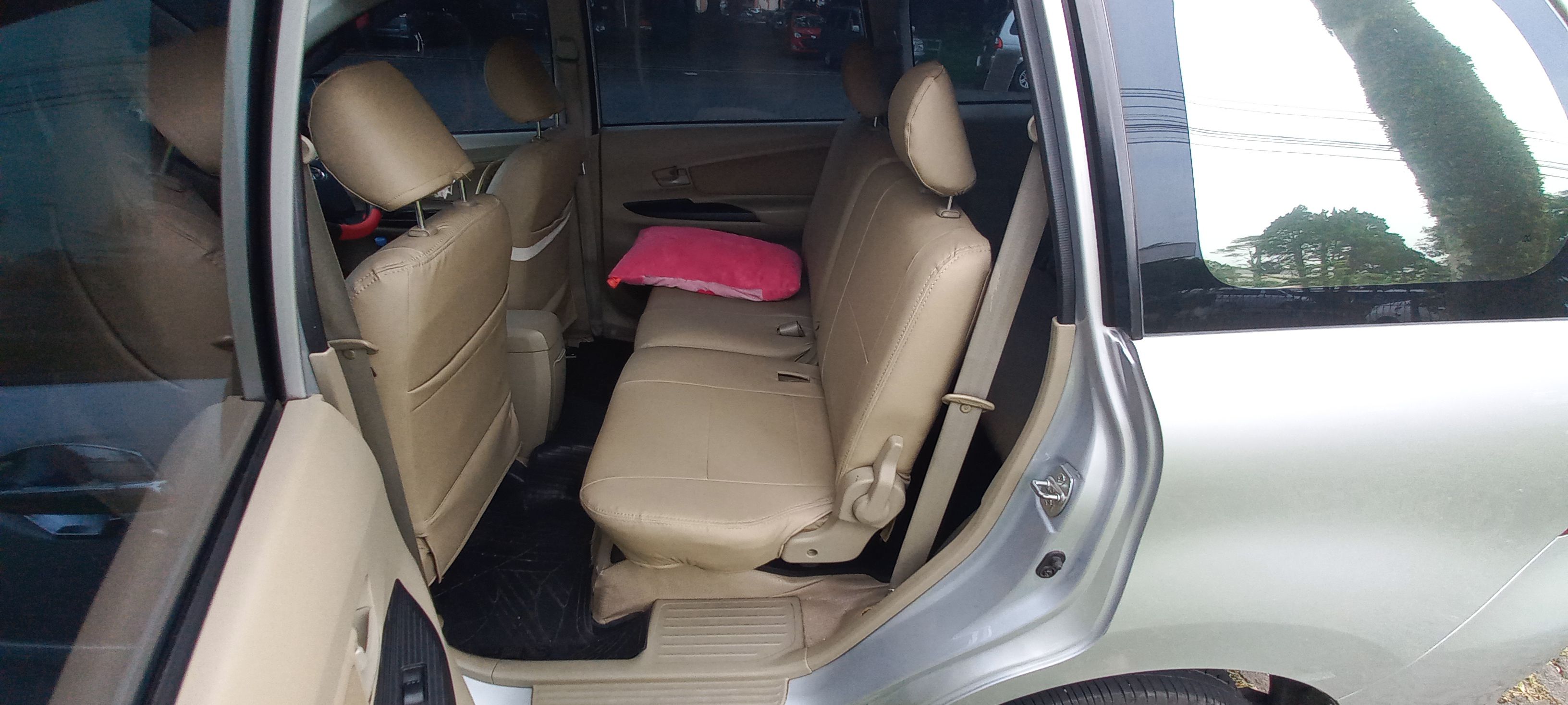 2012 Daihatsu Xenia 2012 Daihatsu Xenia